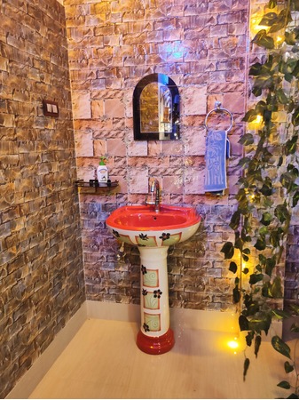 clean hygienic wash basin in chander pahar homestay / resort in rajabhatkhawa,buxa tiger reserve